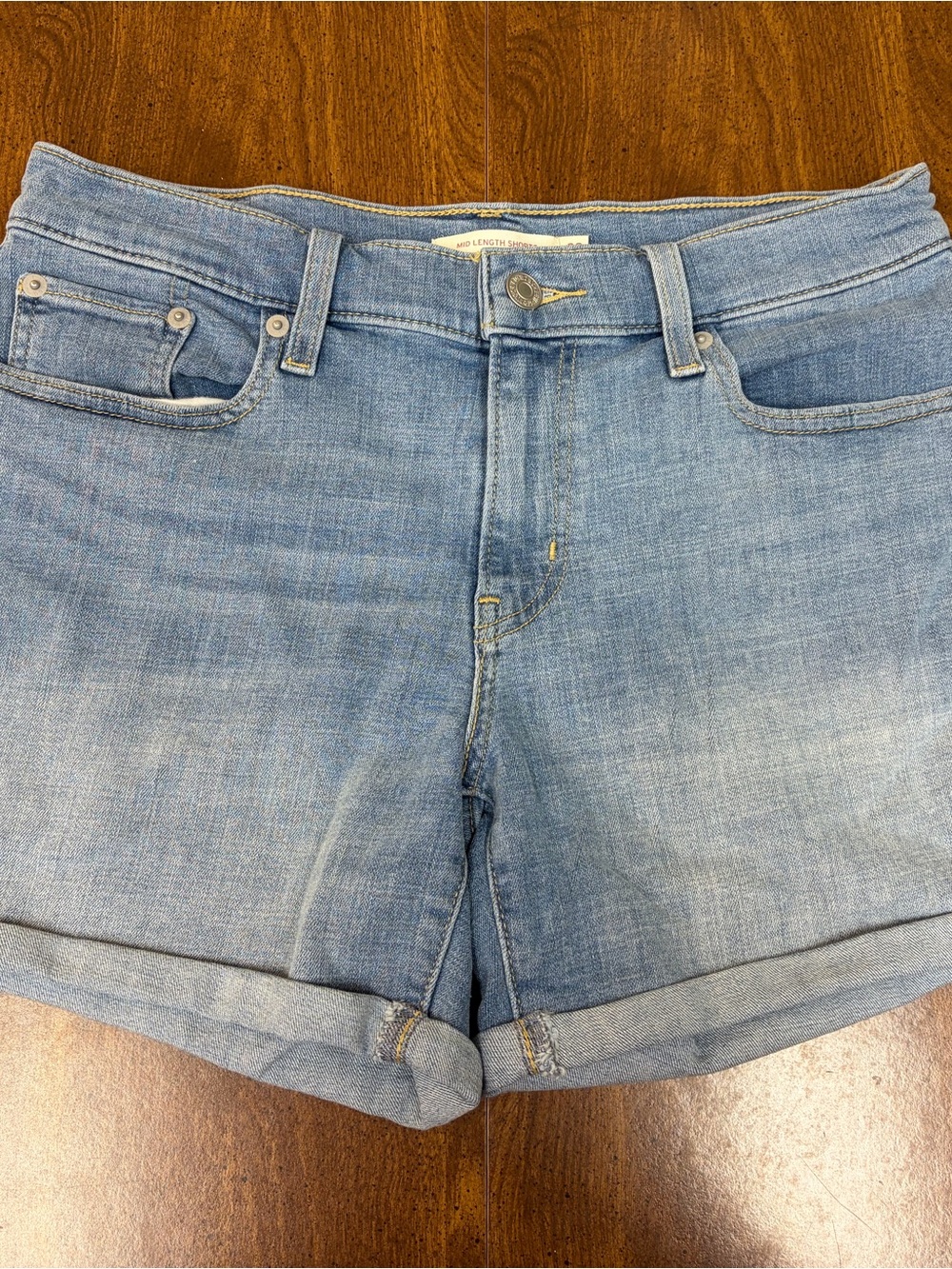 Levi Strauss Light Blue Cuffed Denim Shorts Sz28